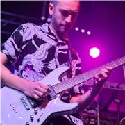 Profesor de guitarra (eléctrica, española, acústica) y ukelele con 14 años de experiencia